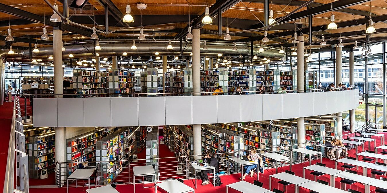 Lesesaal der Hauptbibliothek Seybothstraße